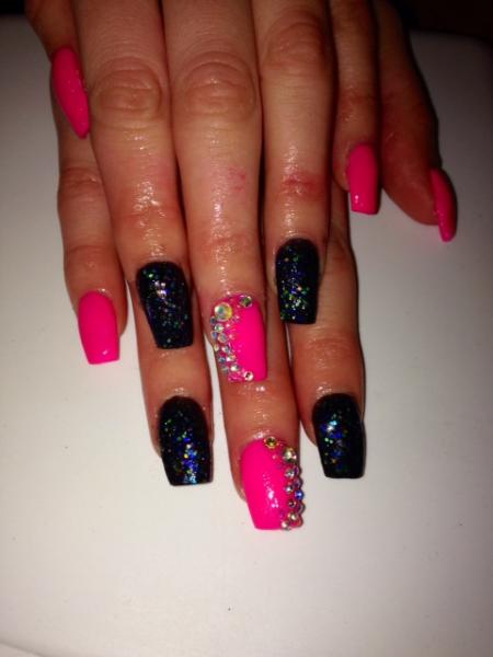 glitter black and hot pink acrylic with a bit of bling | SalonGeek